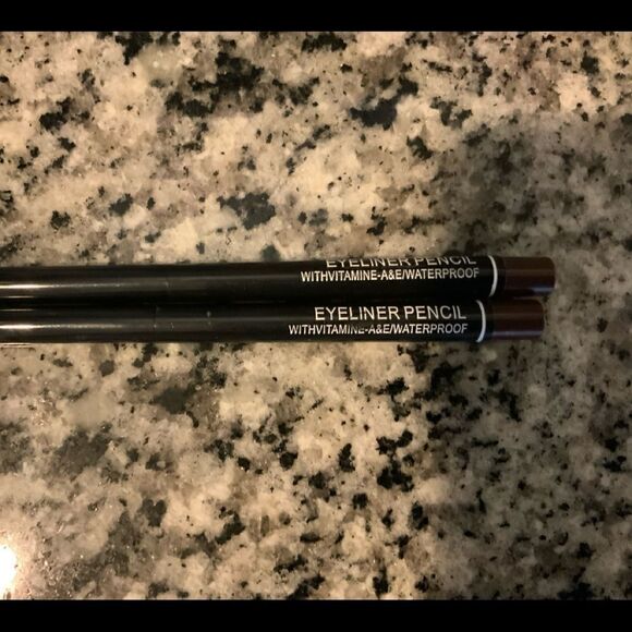 NEW MAC brown eyeliner pencil - Picture 2 of 2